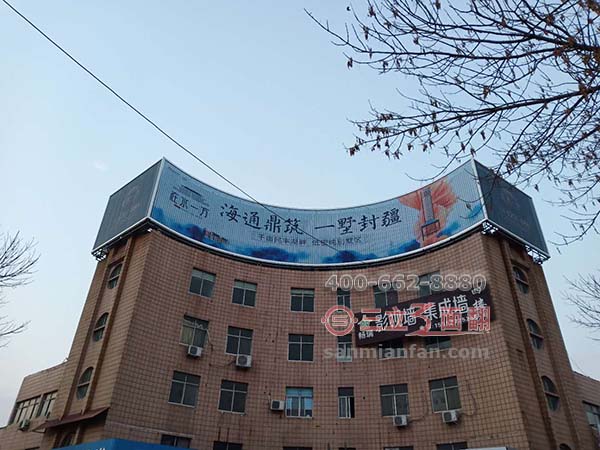 山東省東營市內(nèi)弧形樓頂三面翻戶外廣告牌案例施工圖片