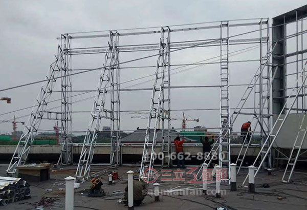 建筑物頂樓廣告牌三面翻鋼結構工程安裝流程