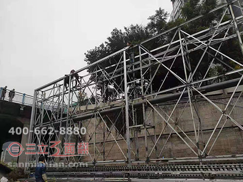 三面翻網架廣告牌鋼結構焊接中應注意四個方面